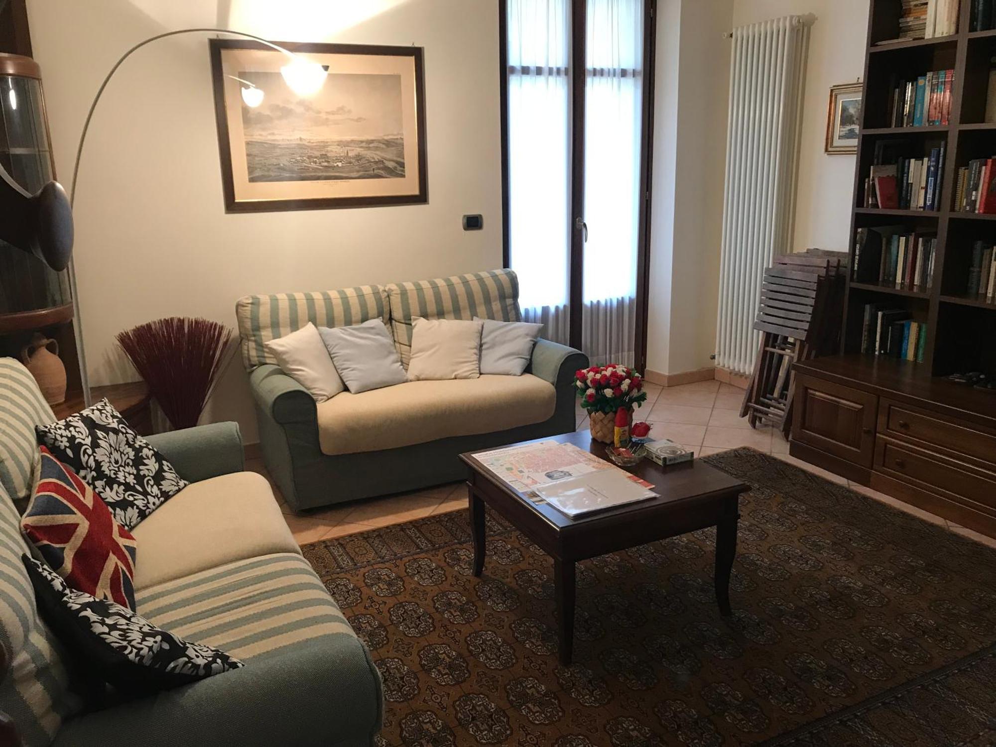 La Casa Del Melograno Apartment Alba  Ngoại thất bức ảnh